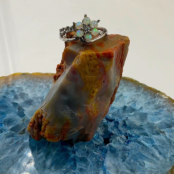 Beautiful Little Sterling Silver Ring With Six Round Opal Stones & Center CZ - Picture 2 of 8